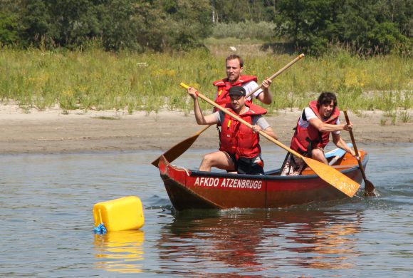 Mit vollem Einsatz beim Wasserbiathlon! Mit vollem Einsatz beim Wasserbiathlon!